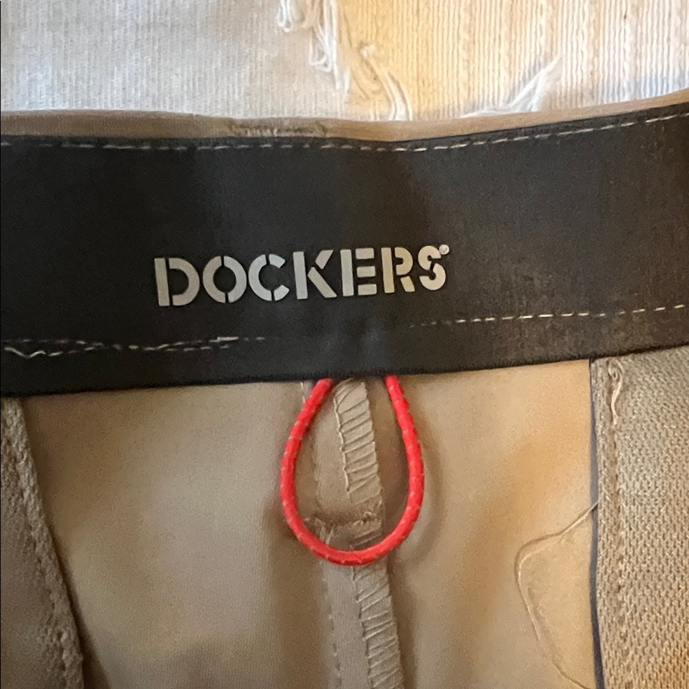 Dockers Men's Khaki Chinos - Picture 4 of 9